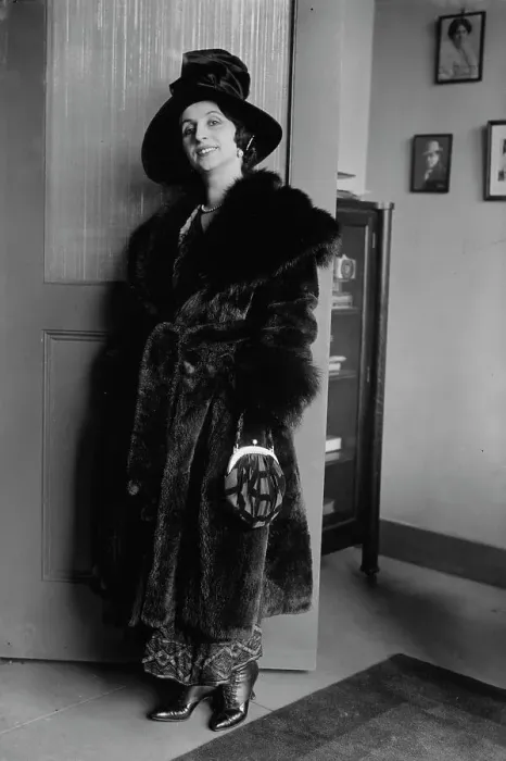 Framed Print : Amelita Galli-Curci, between c1915 and c1920. Creator: Bain News Service Framed Print : Amelita Galli-Curci, between c1915 and c1920. Creator: Bain News Service