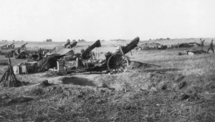 Framed Print : American 155th artillery battery, south of Soissons, France, 18 July 1918 Framed Print : American 155th artillery battery, south of Soissons, France, 18 July 1918