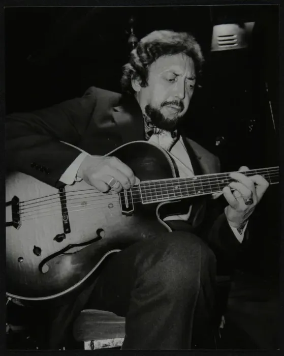 Framed Print : American guitarist Barney Kessel playing at the Middlesex and Herts Country Club, London, 1982 Framed Print : American guitarist Barney Kessel playing at the Middlesex and Herts Country Club, London, 1982