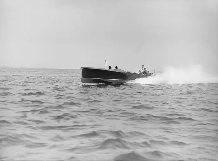 Framed Print : The American hydropane Disturber III, 1913. Creator: Kirk & Sons of Cowes Framed Print : The American hydropane Disturber III, 1913. Creator: Kirk & Sons of Cowes