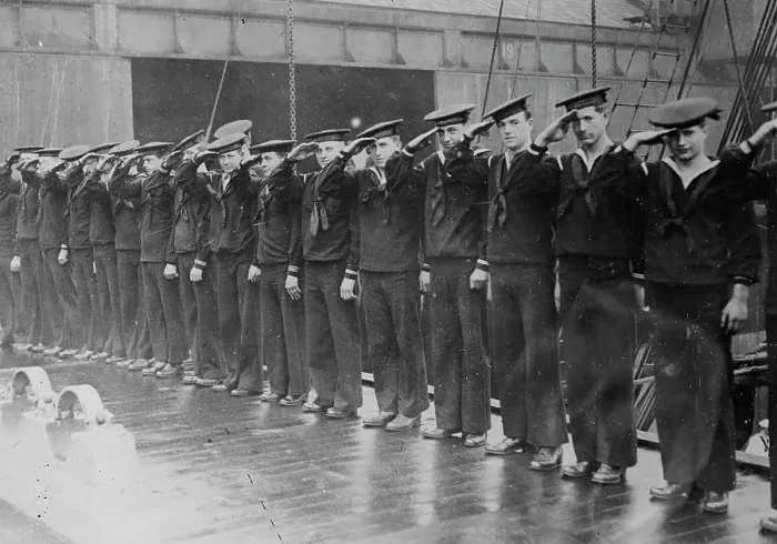 Framed Print : American sailors salute King George, 1917. Creator: Bain News Service Framed Print : American sailors salute King George, 1917. Creator: Bain News Service