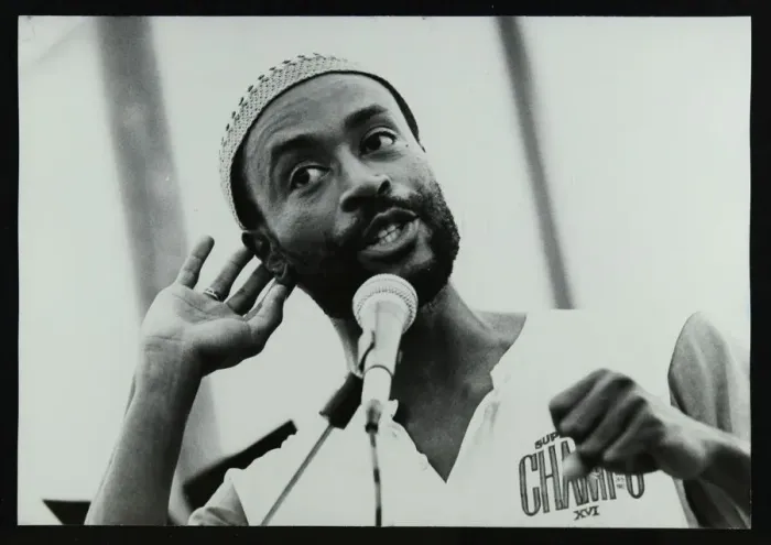 Framed Print : American vocalist Bobby McFerrin at the Bracknell Jazz Festival, 1983 Framed Print : American vocalist Bobby McFerrin at the Bracknell Jazz Festival, 1983