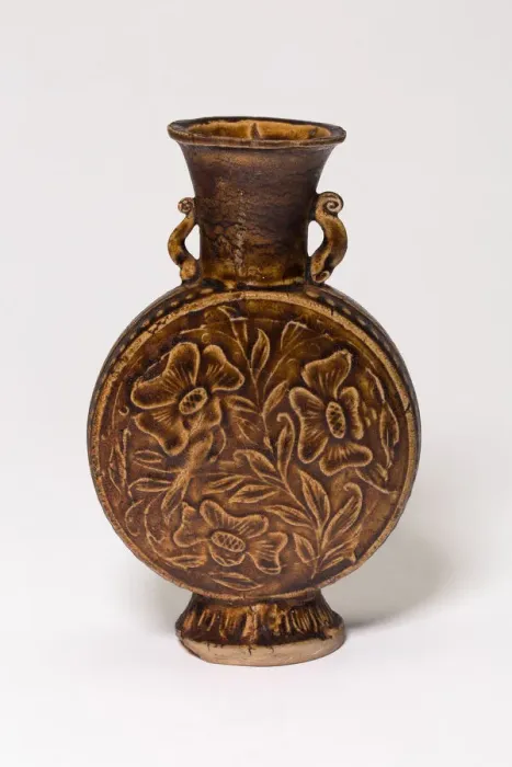 Framed Print : Amphora-Type Vase with Stylized Flowers, Jin dynasty (1115-1234)