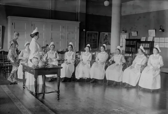 Framed Print : Anatomy class, between c1915 and 1918. Creator: Bain News Service Framed Print : Anatomy class, between c1915 and 1918. Creator: Bain News Service
