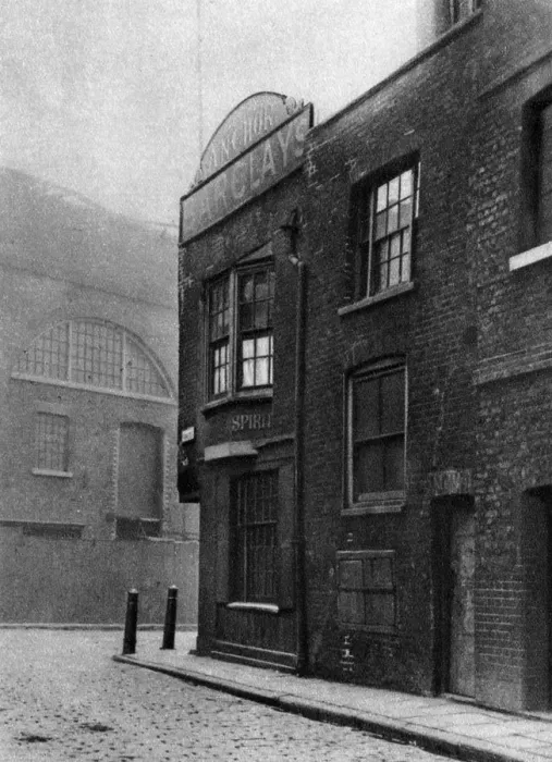 Framed Print : The Anchor tavern at the corner of Bankend and Bankside, London, 1926-1927. Artist: Whiffin Framed Print : The Anchor tavern at the corner of Bankend and Bankside, London, 1926-1927. Artist: Whiffin