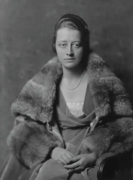 Framed Print : Andrews, E. Miss, portrait photograph, 1916. Creator: Arnold Genthe Framed Print : Andrews, E. Miss, portrait photograph, 1916. Creator: Arnold Genthe