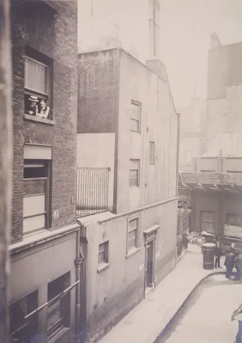 Framed Print : Angel Court, London, 1911 Framed Print : Angel Court, London, 1911