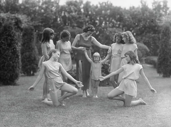Anita Zahn dancers, between 1911 and 1942. Creator: Arnold Genthe