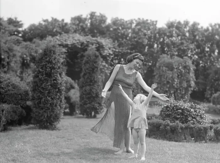 Framed Print : Anita Zahn dancers, between 1911 and 1942. Creator: Arnold Genthe Framed Print : Anita Zahn dancers, between 1911 and 1942. Creator: Arnold Genthe