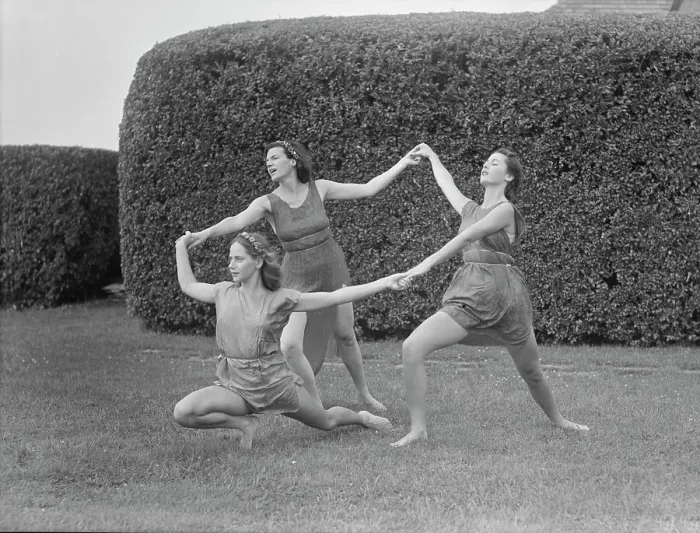 Framed Print : Anita Zahn dancers, between 1911 and 1942. Creator: Arnold Genthe Framed Print : Anita Zahn dancers, between 1911 and 1942. Creator: Arnold Genthe