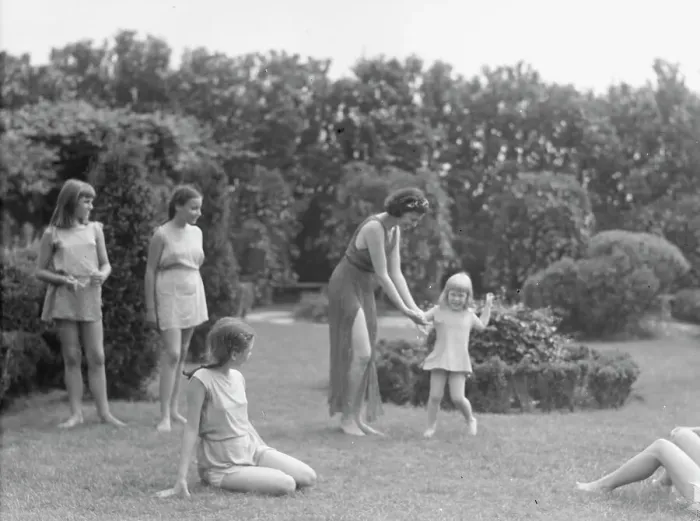 Framed Print : Anita Zahn dancers, between 1911 and 1942. Creator: Arnold Genthe Framed Print : Anita Zahn dancers, between 1911 and 1942. Creator: Arnold Genthe