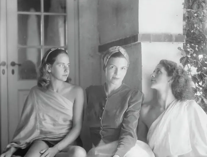 Framed Print : Anita Zahn dancers, between 1911 and 1942. Creator: Arnold Genthe Framed Print : Anita Zahn dancers, between 1911 and 1942. Creator: Arnold Genthe