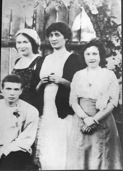 Framed Print : Anna Akhmatova and Maria Kuzmina-Karavayeva (left), 1912 Framed Print : Anna Akhmatova and Maria Kuzmina-Karavayeva (left), 1912