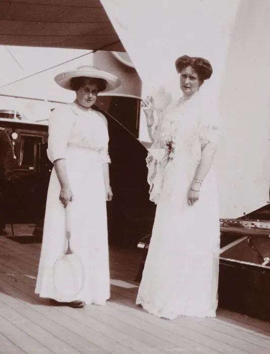 Framed Print : Anna Alexandrovna Vyrubova (left) with Empress Alexandra Fyodorovna of Russia, 1912-1913 Framed Print : Anna Alexandrovna Vyrubova (left) with Empress Alexandra Fyodorovna of Russia, 1912-1913