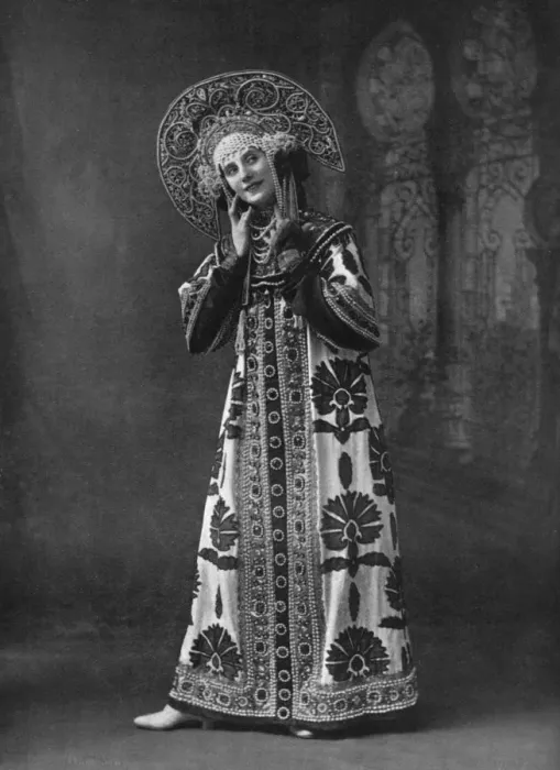 Framed Print : Anna Pavlova (1881-1912), Russian ballet dancer, 1911-1912. Artist: Alfred Ellis & Walery Framed Print : Anna Pavlova (1881-1912), Russian ballet dancer, 1911-1912. Artist: Alfred Ellis & Walery