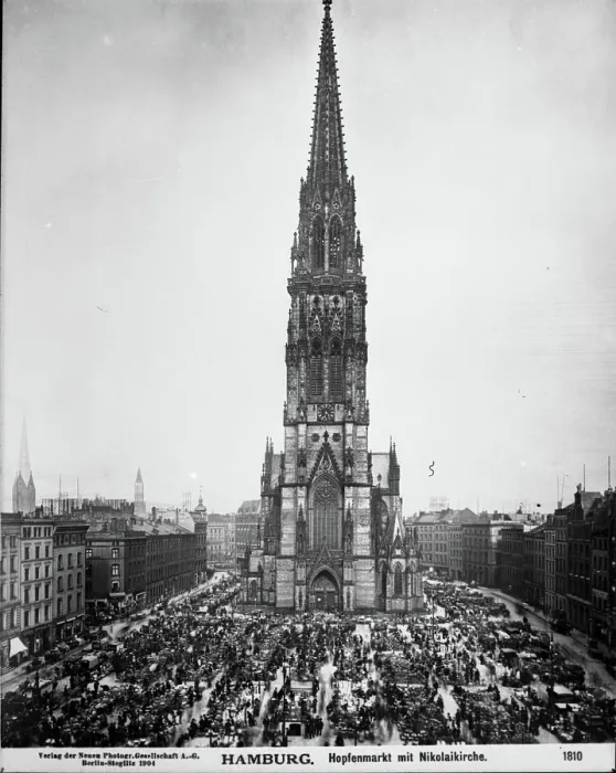 Framed Print : Ansichtskarte Hamburg, Nikolaikirche am Hopfenmarkt. Creator: Unknown Framed Print : Ansichtskarte Hamburg, Nikolaikirche am Hopfenmarkt. Creator: Unknown