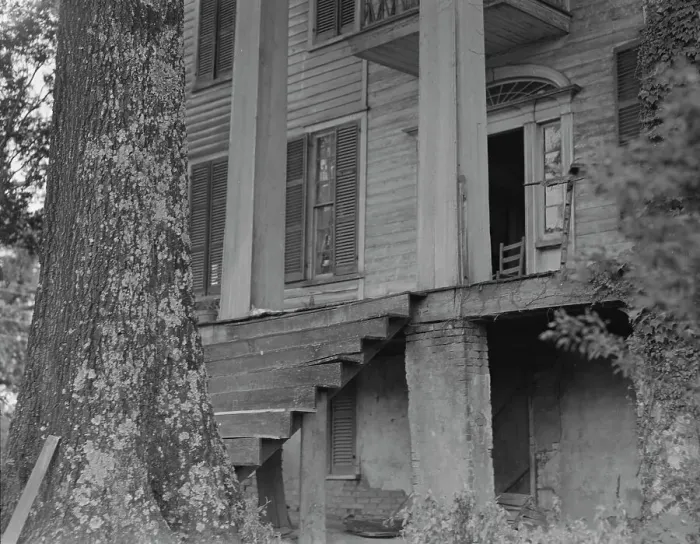 Framed Print : Antebellum plantation house in Greene County, Georgia, 1937. Creator: Dorothea Lange Framed Print : Antebellum plantation house in Greene County, Georgia, 1937. Creator: Dorothea Lange