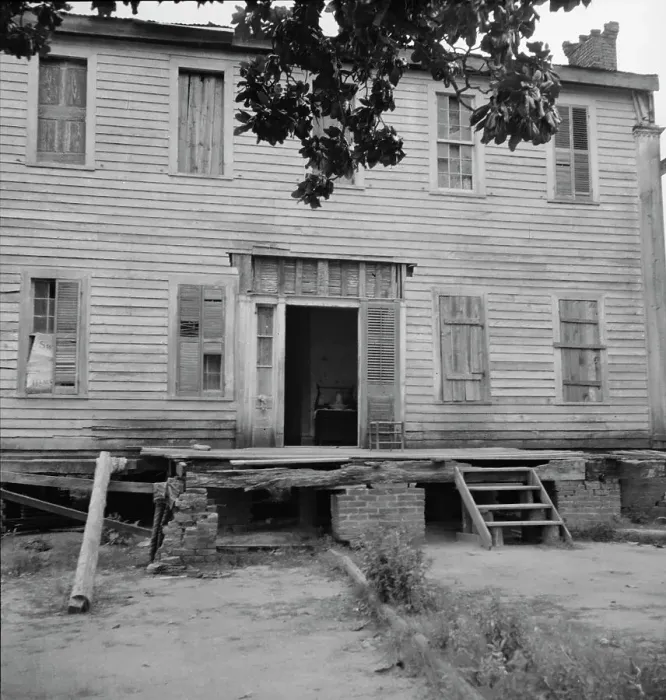 Framed Print : Antebellum plantation house, Greene County, Georgia, 1937. Creator: Dorothea Lange Framed Print : Antebellum plantation house, Greene County, Georgia, 1937. Creator: Dorothea Lange