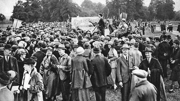 An anti-war meeting, Hyde Park, London, 1926-1927