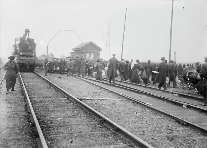 Framed Print : Antwerp refugees fleeing to Holland, 1914. Creator: Bain News Service Framed Print : Antwerp refugees fleeing to Holland, 1914. Creator: Bain News Service