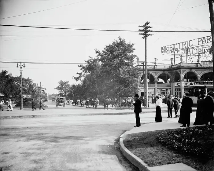 Framed Print : Approach to Belle Isle Bridge, Detroit, Mich. between 1900 and 1910. Creator: Unknown Framed Print : Approach to Belle Isle Bridge, Detroit, Mich. between 1900 and 1910. Creator: Unknown