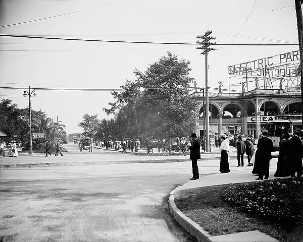 Approach to Belle Isle Bridge, Detroit, Mich. between 1900 and 1910. Creator: Unknown