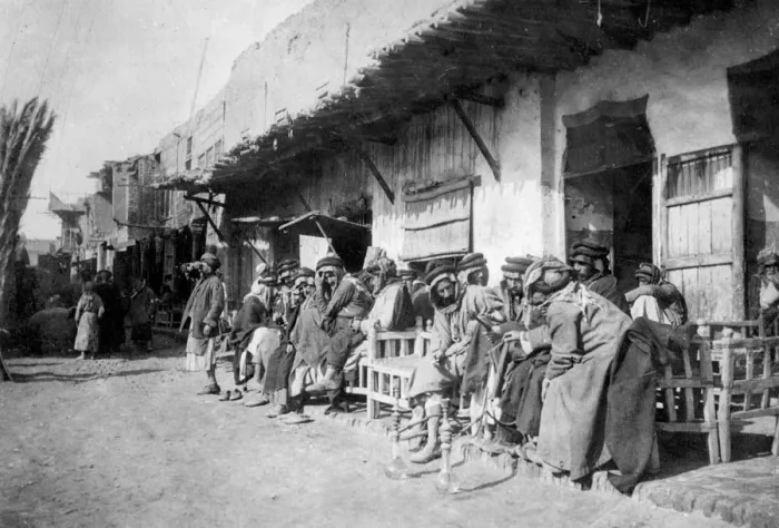 Framed Print : Arab cafe, Kazimain, Iraq, 1917-1919 Framed Print : Arab cafe, Kazimain, Iraq, 1917-1919