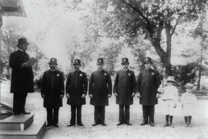 Framed Print : Archie and Quentin Roosevelt with White House policemen, c1902 June 17. Creator: Frances Benjamin Johnston Framed Print : Archie and Quentin Roosevelt with White House policemen, c1902 June 17. Creator: Frances Benjamin Johnston