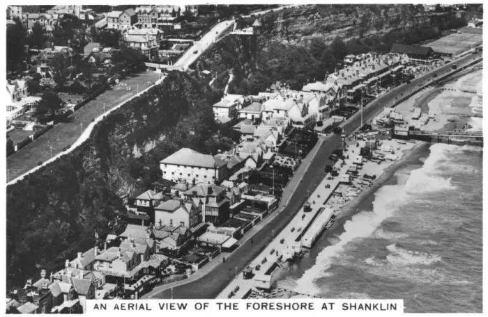 Framed Print : An arial view of the foreshore at Shanklin, 1936 Framed Print : An arial view of the foreshore at Shanklin, 1936