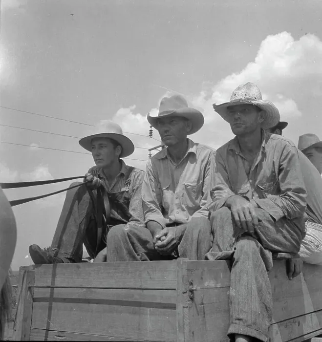 Framed Print : Arkansas sharecroppers going home, Near Blytheville, Arkansas, 1936. Creator: Dorothea Lange