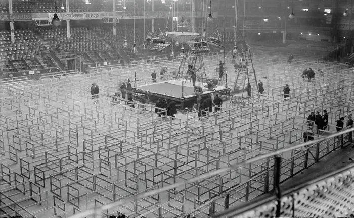 Framed Print : Arranging Madison Square Garden for Frank Moran and Jess Willard fight, 1916. Creator: Bain News Service Framed Print : Arranging Madison Square Garden for Frank Moran and Jess Willard fight, 1916. Creator: Bain News Service