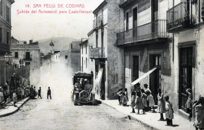 Framed Print : Arrival of a car on the streets of Sant Feliu de Codines, postcard from 1912