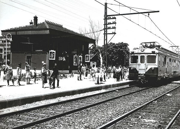 Arrival of the train at the Llavaneras station, 1950