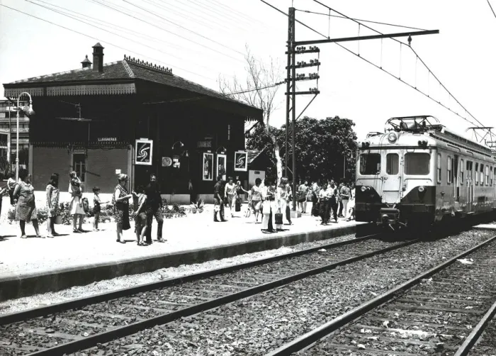 Framed Print : Arrival of the train at the Llavaneras station, 1950 Framed Print : Arrival of the train at the Llavaneras station, 1950