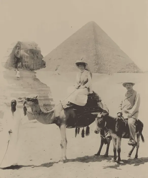 Framed Print : Arthur Conan Doyle and his wife Jean visiting the Pyramids, Egypt, 1907. Creator: Anonymous Framed Print : Arthur Conan Doyle and his wife Jean visiting the Pyramids, Egypt, 1907. Creator: Anonymous