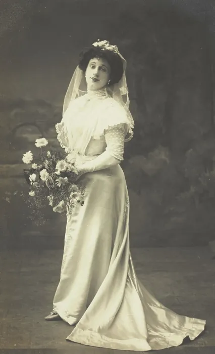 Framed Print : Arthur Grayson, dressed as a bride, for 'The Jollity Boys', 1909. Creator: Unknown Framed Print : Arthur Grayson, dressed as a bride, for 'The Jollity Boys', 1909. Creator: Unknown