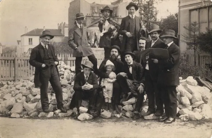 Framed Print : Artists in front of La Ruche, Montparnasse, 1914. Creator: Anonymous Framed Print : Artists in front of La Ruche, Montparnasse, 1914. Creator: Anonymous