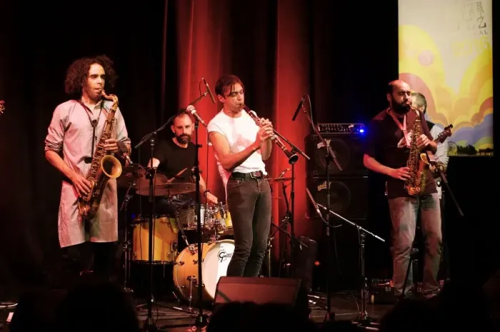 Framed Print : Arun Ghosh (clarinet), Rastko Rasic (drums), Idris Rahman, Ropetackle Arts Centre Framed Print : Arun Ghosh (clarinet), Rastko Rasic (drums), Idris Rahman, Ropetackle Arts Centre