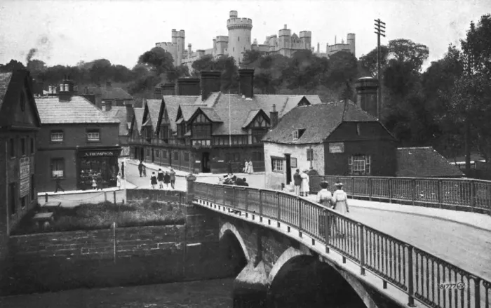 Framed Print : Arundel Castle and bridge, Arundel, West Sussex, c1900s-c1920s