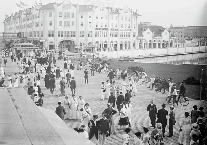 Framed Print : Asbury Park, between c1910 and c1915. Creator: Bain News Service Framed Print : Asbury Park, between c1910 and c1915. Creator: Bain News Service