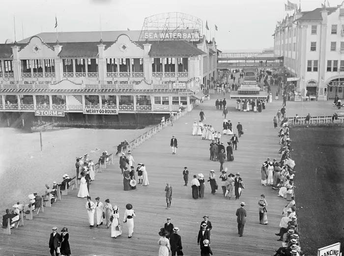 Framed Print : Asbury Park, between c1910 and c1915. Creator: Bain News Service Framed Print : Asbury Park, between c1910 and c1915. Creator: Bain News Service