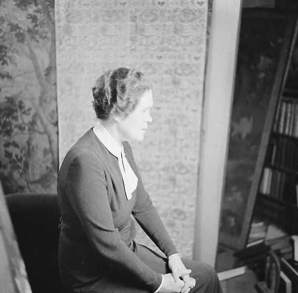 Ashton, E.L. Mrs. portrait photograph, between 1926 and 1942. Creator: Arnold Genthe