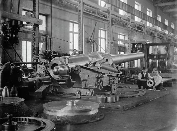 Framed Print : An assembled gun, Washington Navy Yard, between 1890 and 1901. Creator: Unknown Framed Print : An assembled gun, Washington Navy Yard, between 1890 and 1901. Creator: Unknown