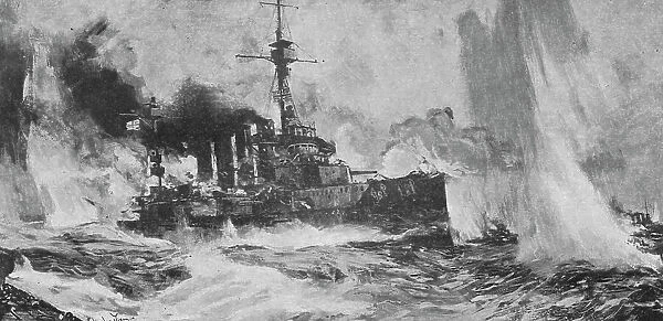 Au fort de la bataille Jutland ; le croiseur cuirasse 'Warrior' riposant au feu de six... 1916. Creator: Charles Dixon. Au fort de la bataille Jutland ; le croiseur cuirasse 'Warrior' riposant au feu de six... 1916