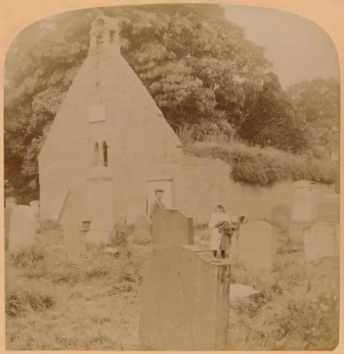 Framed Print : Auld Kirk, Ayr, Scotland, 1897. Creator: Underwood & Underwood Framed Print : Auld Kirk, Ayr, Scotland, 1897. Creator: Underwood & Underwood