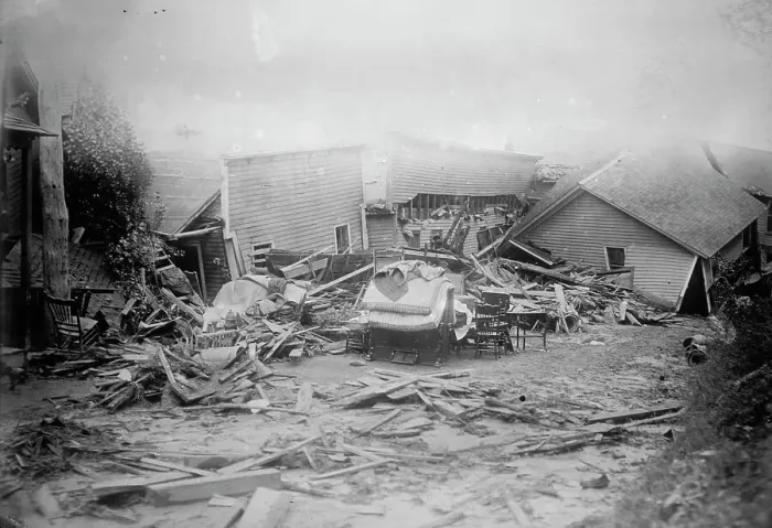 Framed Print : Austin / Dam Flood, wreck of School House, between c1910 and c1915. Creator: Bain News Service Framed Print : Austin / Dam Flood, wreck of School House, between c1910 and c1915. Creator: Bain News Service