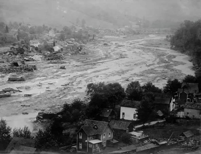 Framed Print : Austin after flood, between c1910 and c1915. Creator: Bain News Service Framed Print : Austin after flood, between c1910 and c1915. Creator: Bain News Service