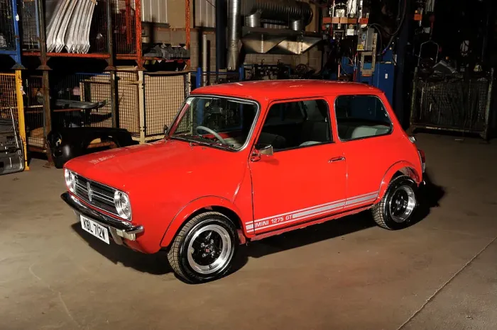 Framed Print : Austin Mini 1275 GT 1980. Artist: Simon Clay Framed Print : Austin Mini 1275 GT 1980. Artist: Simon Clay