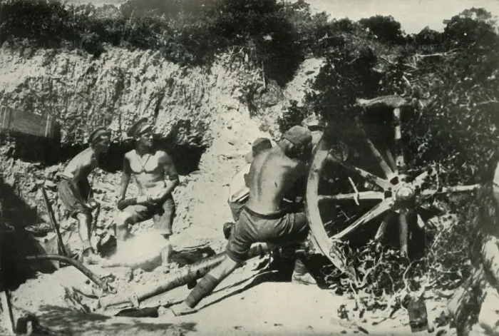Framed Print : Australian Gunners on the Gallipoli Peninsula, (1919). Creator: Unknown Framed Print : Australian Gunners on the Gallipoli Peninsula, (1919). Creator: Unknown
