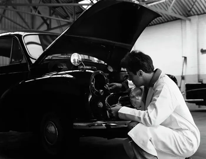 Framed Print : Auto electrician changing a light bulb on a Morris Minor, Nottingham, Nottinghamshire, 1961 Framed Print : Auto electrician changing a light bulb on a Morris Minor, Nottingham, Nottinghamshire, 1961
